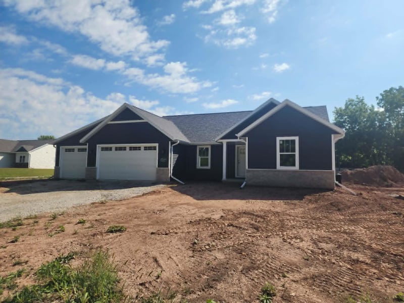 1005 Lotus Trl, Menasha, WI 54952