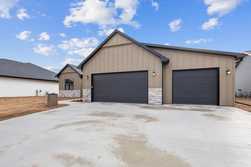 2998 Creekwood Dr, Green Bay, WI 54311