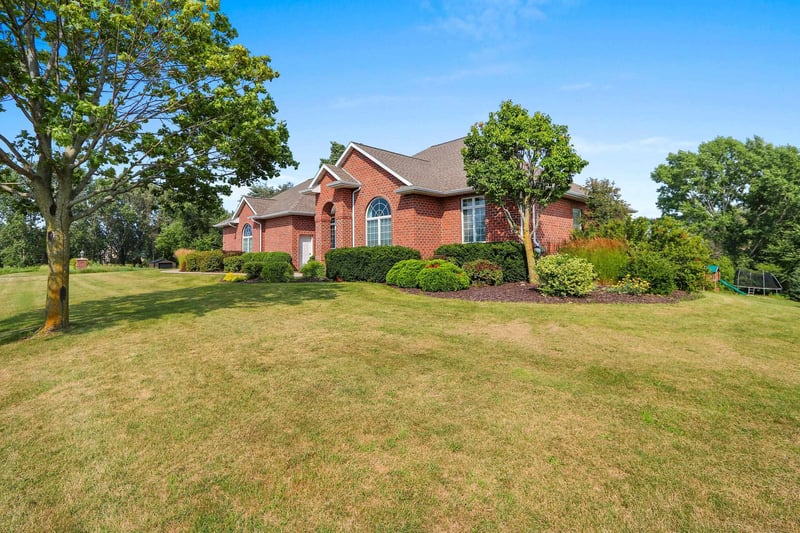 2864 Woodhaven Cir, De Pere, WI 54115
