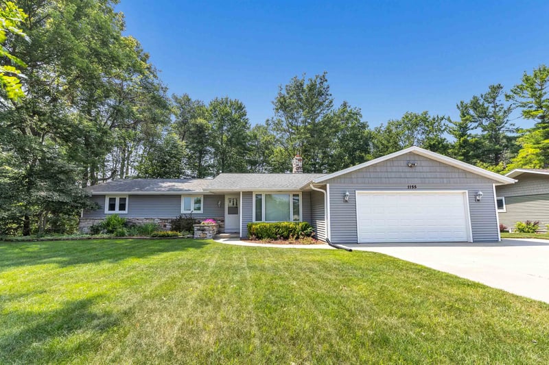 1155 Pinecrest Rd, Green Bay, WI 54313
