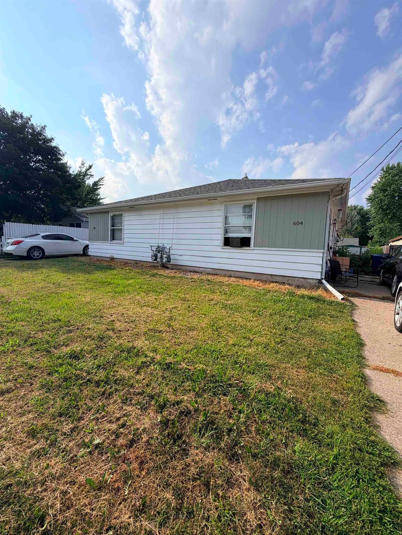 602 8th St, Menasha, WI 54952