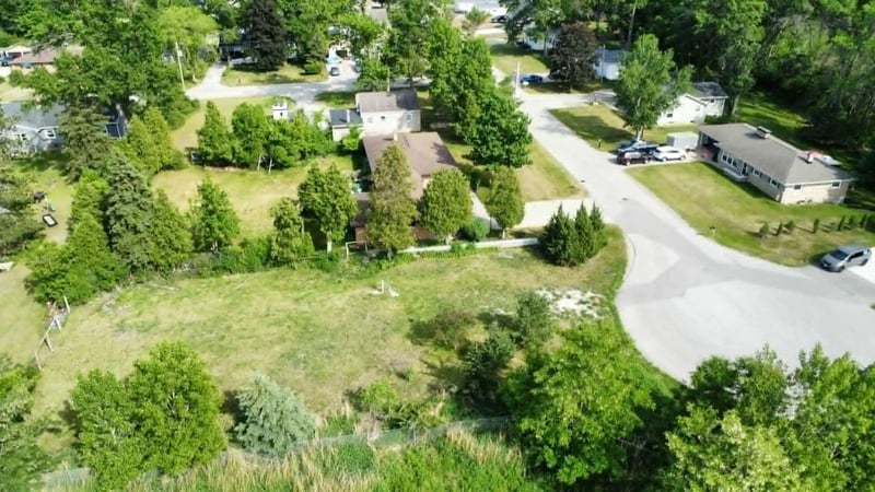 2040 Lone Grove Ave, Howard, WI 54303