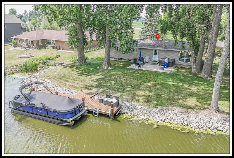 6752 Lee Harbor Ln, Oshkosh, WI 54902-9106
