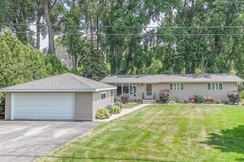 6752 Lee Harbor Ln, Oshkosh, WI 54902-9106