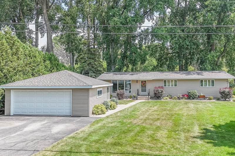 6752 Lee Harbor Ln, Oshkosh, WI 54902-9106