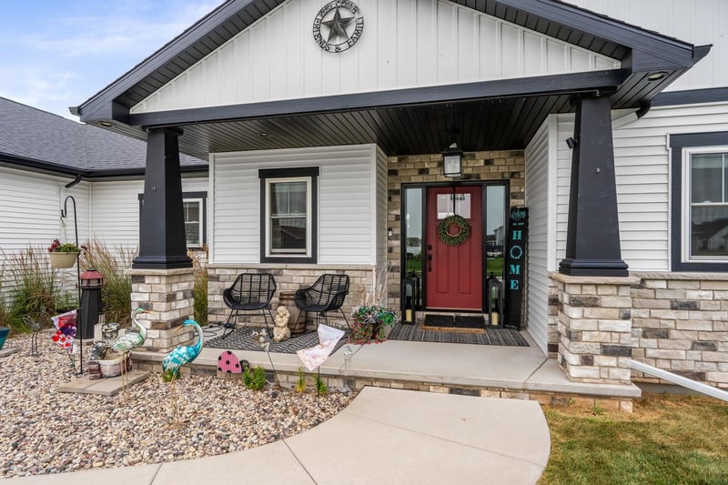 W5638 Hoelzel Way, Appleton, WI 54915