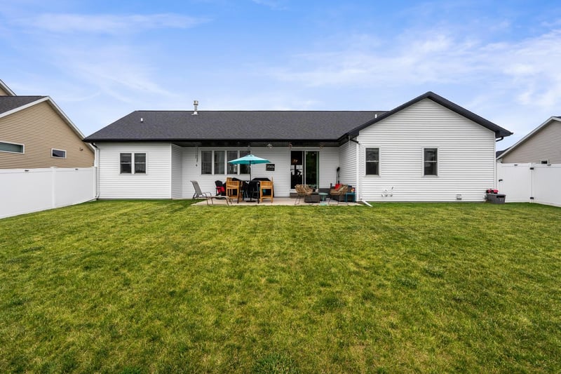 W5638 Hoelzel Way, Appleton, WI 54915