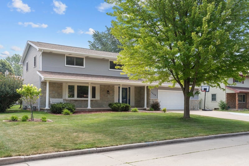 1330 Briarcliff Dr, Appleton, WI 54915