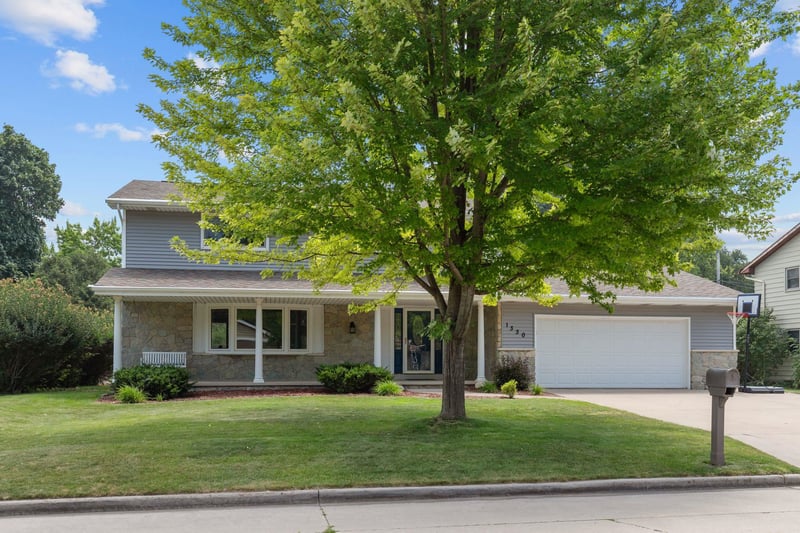 1330 Briarcliff Dr, Appleton, WI 54915