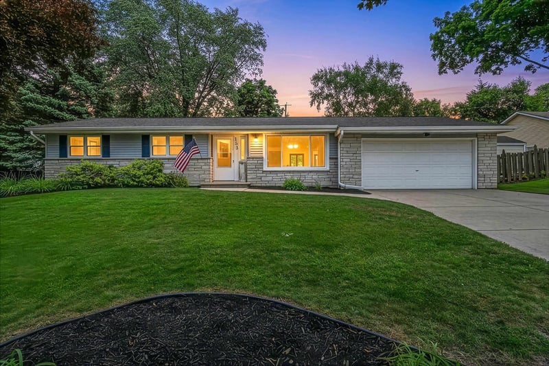 153 Joan Ave, Green Bay, WI 54302