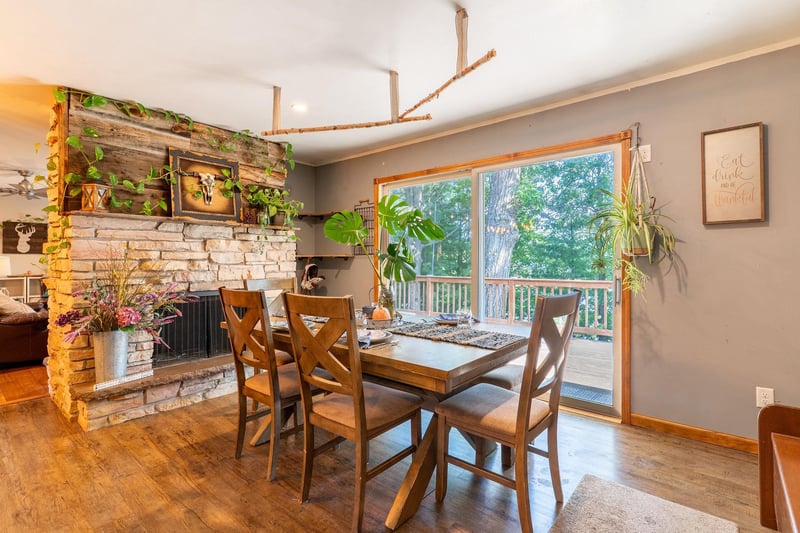 313 Highland Dr, Oconto Falls, WI 54101