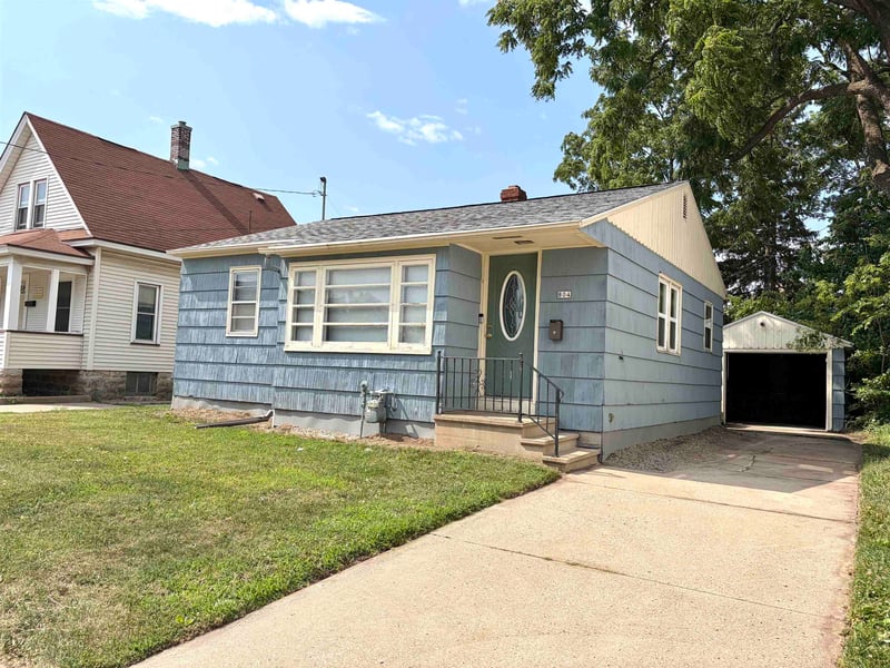 804 John Ave, Oshkosh, WI 54901-3610