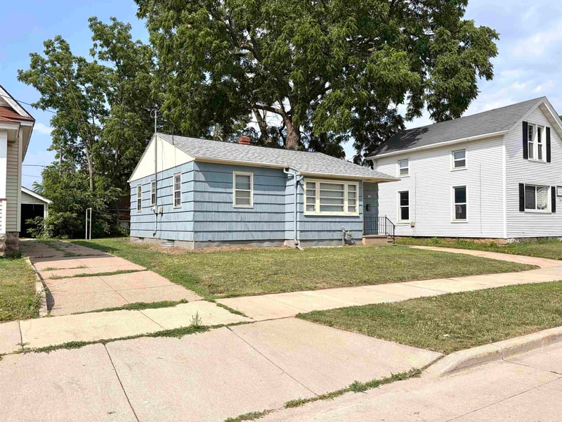 804 John Ave, Oshkosh, WI 54901-3610