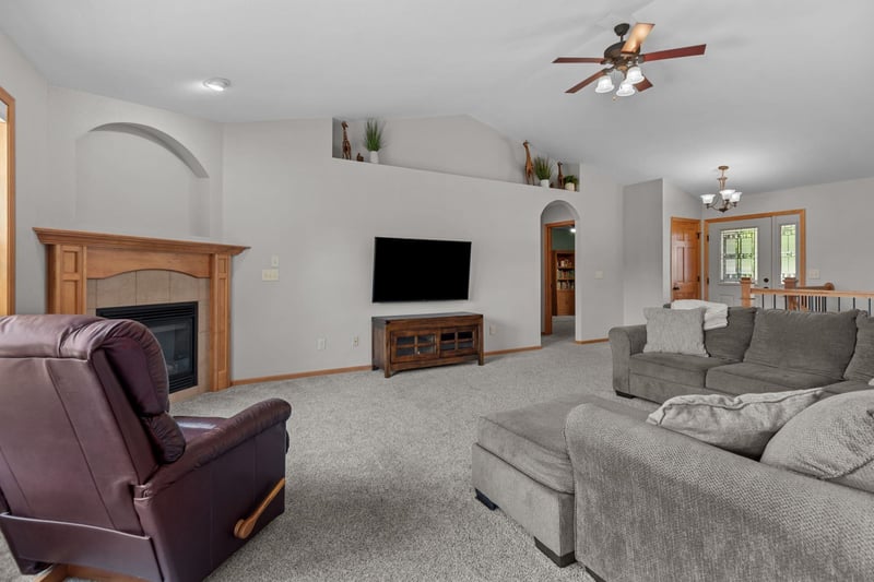 N1779 Swanee Cir, Greenville, WI 54942-8802