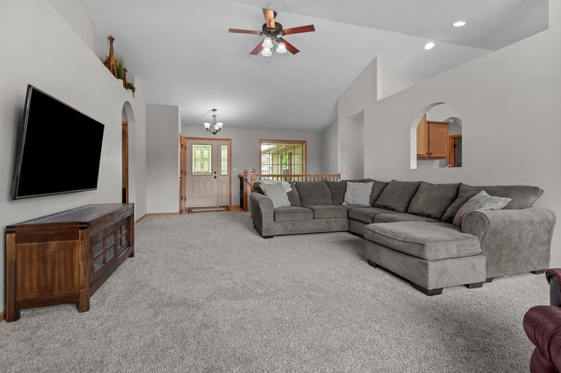 N1779 Swanee Cir, Greenville, WI 54942-8802
