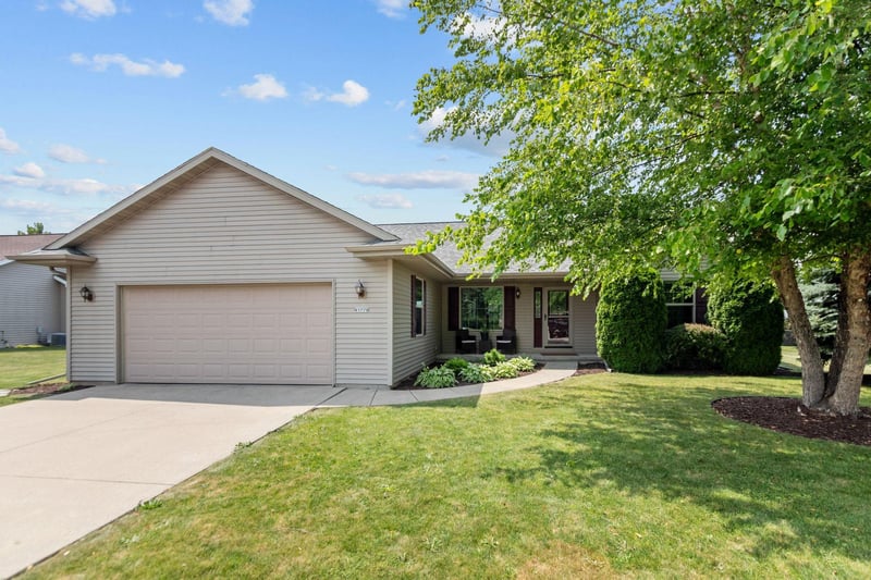 N1779 Swanee Cir, Greenville, WI 54942-8802