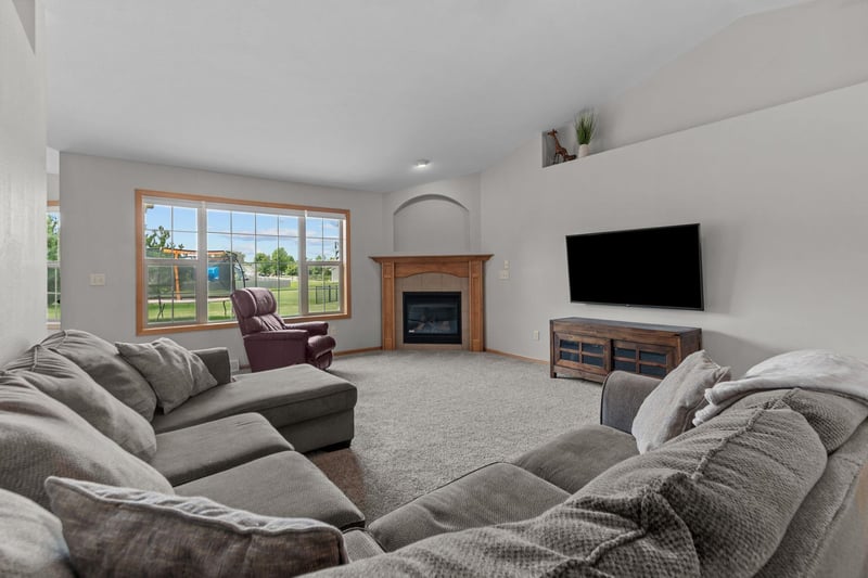 N1779 Swanee Cir, Greenville, WI 54942-8802