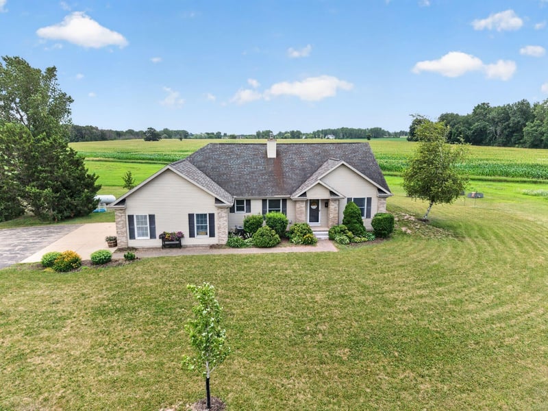 7265 County Rd D, Omro, WI 54963