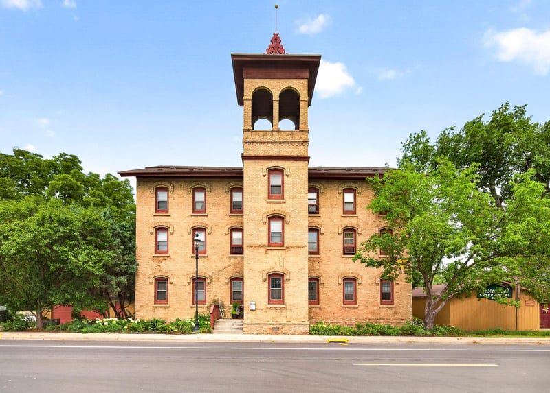 251 Main St #303, Omro, WI 54963-1400