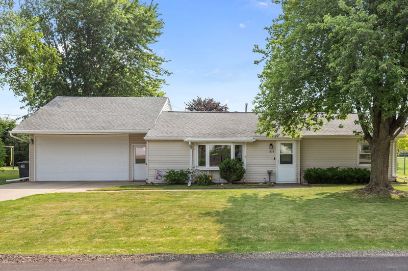 1439 Lilly St, Menasha, WI 54952