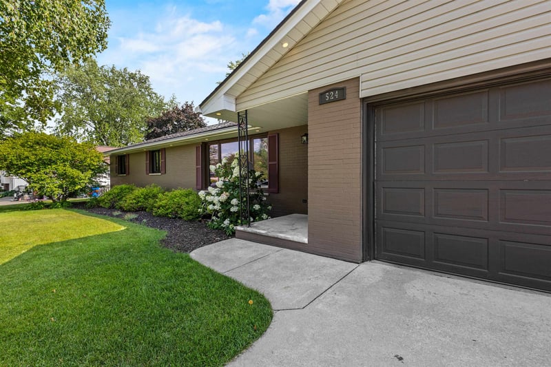 524 Briar Ln, Green Bay, WI 54301