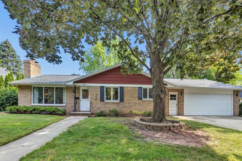 1245 Smith St, Green Bay, WI 54302
