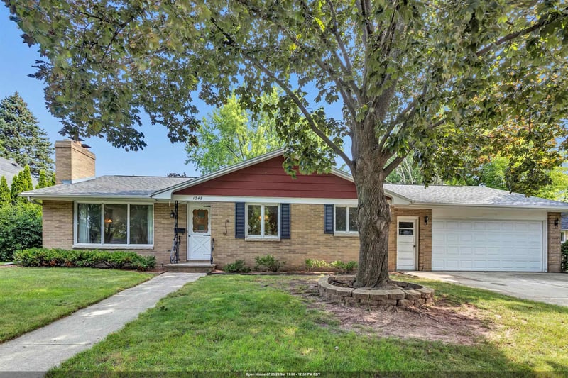 1245 Smith St, Green Bay, WI 54302