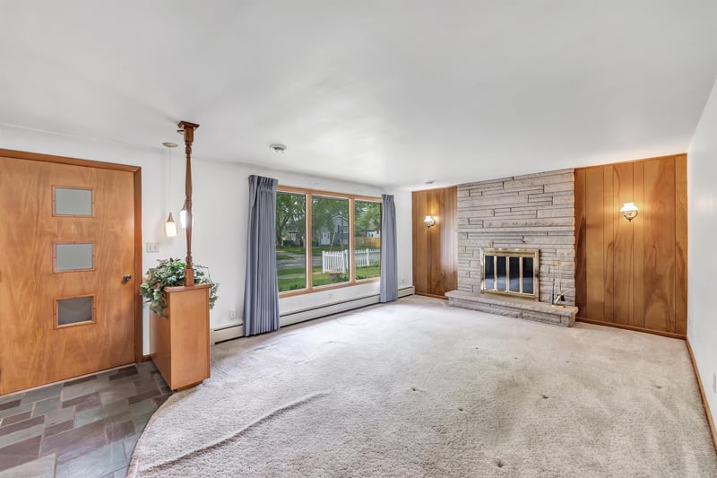 1245 Smith St, Green Bay, WI 54302