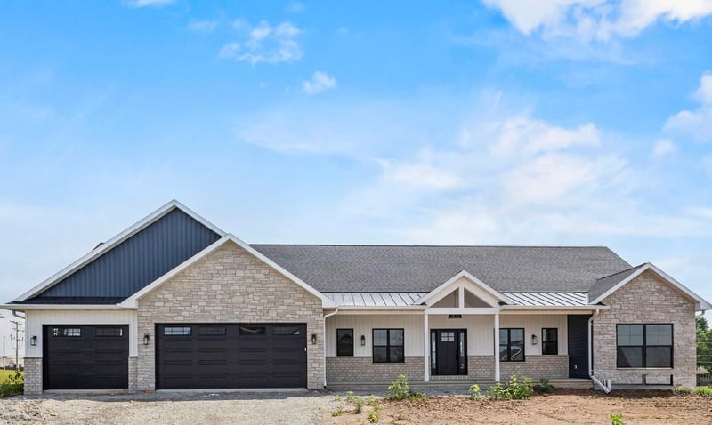 N1282 Meadow Park Dr, Greenville, WI 54942