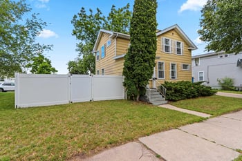 1011 Stuart St, Green Bay, WI 54301