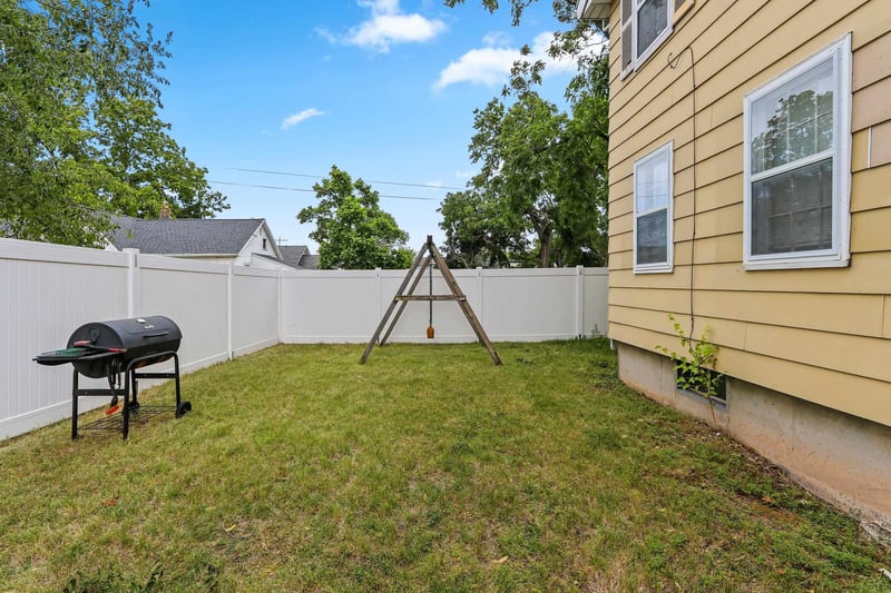 1011 Stuart St, Green Bay, WI 54301