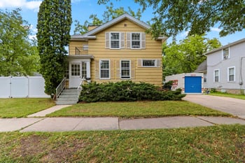 1011 Stuart St, Green Bay, WI 54301
