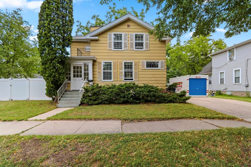 1011 Stuart St, Green Bay, WI 54301