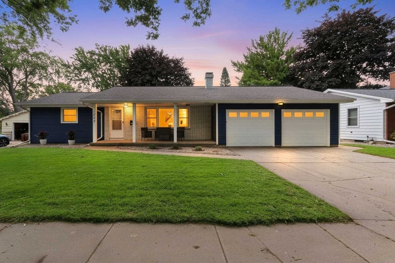 1222 Royal Blvd, Green Bay, WI 54303-4239