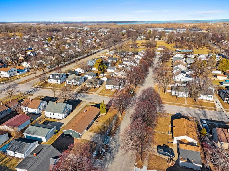 915 Park St, Green Bay, WI 54303