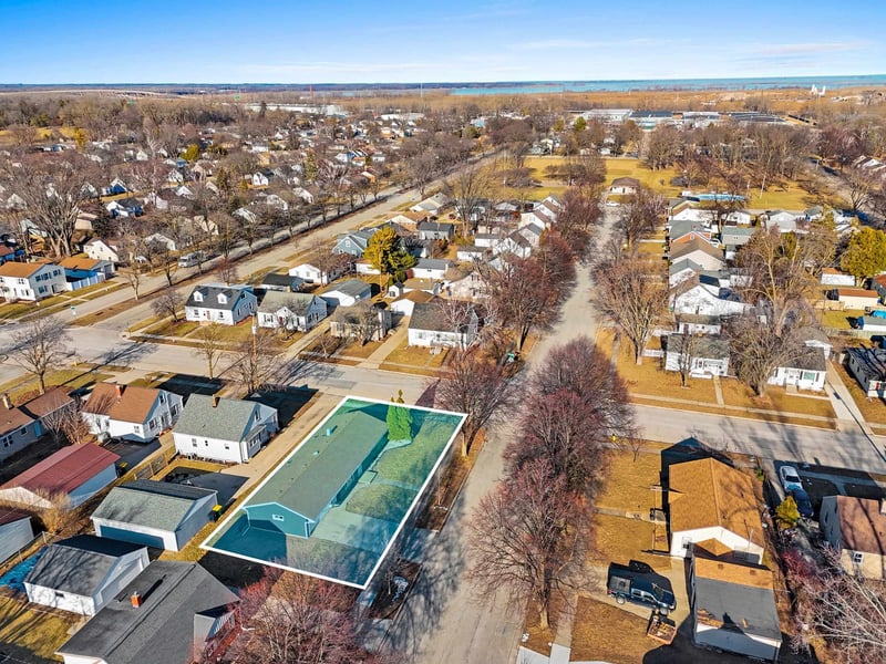 915 Park St, Green Bay, WI 54303