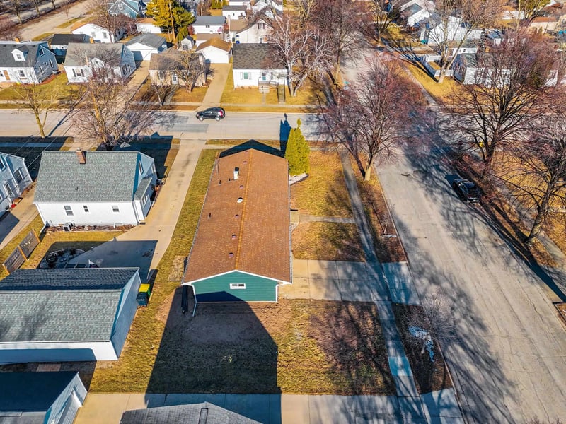 915 Park St, Green Bay, WI 54303
