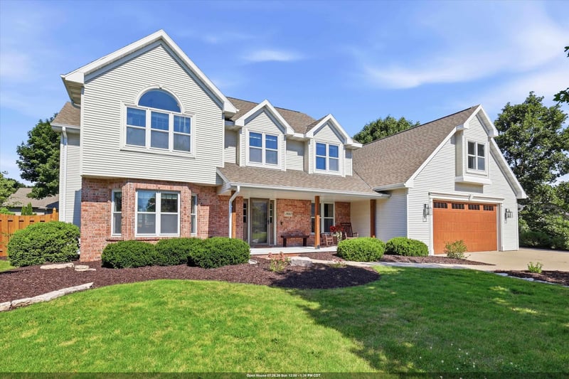 1900 Little Valley Ct, De Pere, WI 54115