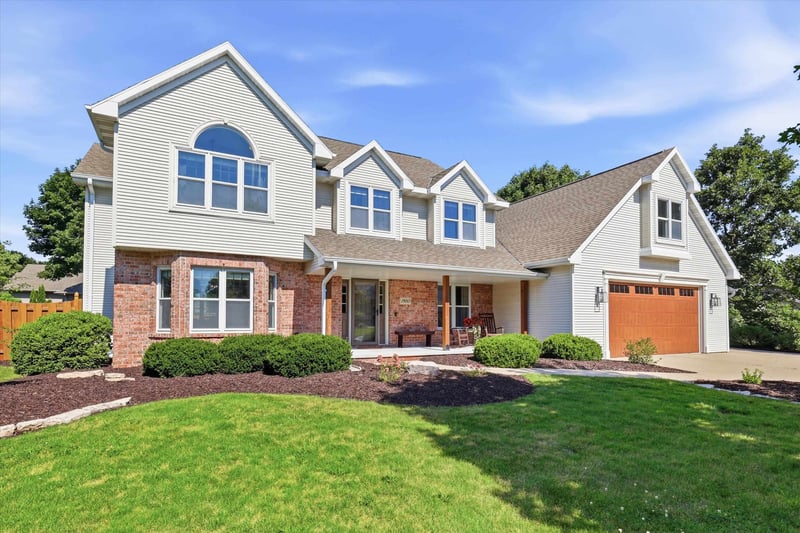 1900 Little Valley Ct, De Pere, WI 54115