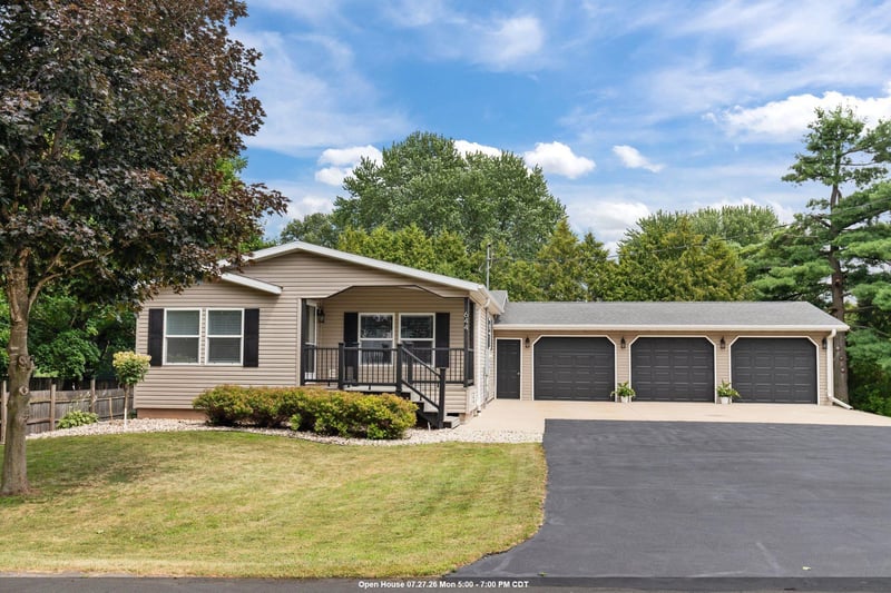 644 Mill St, Hortonville, WI 54944