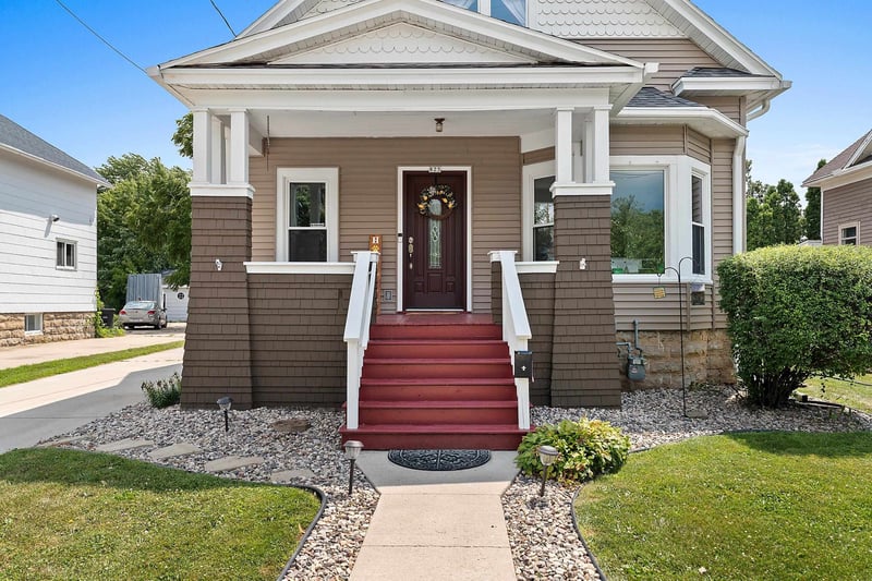 823 4th Ave, Oshkosh, WI 54902