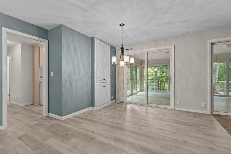 W6425 Lakeview Ct, Menasha, WI 54952-9707
