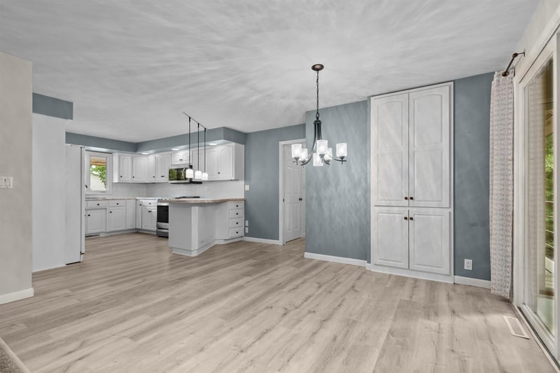 W6425 Lakeview Ct, Menasha, WI 54952-9707