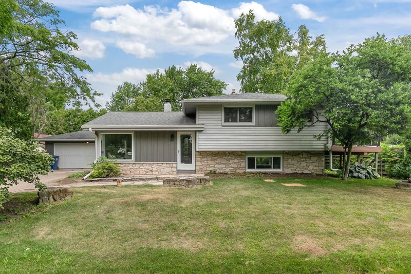 1655 Park Ave, Neenah, WI 54956