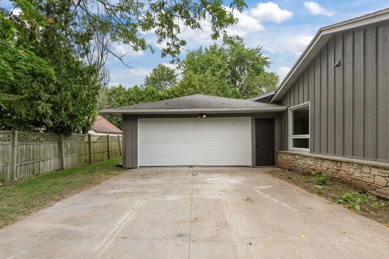 1655 Park Ave, Neenah, WI 54956