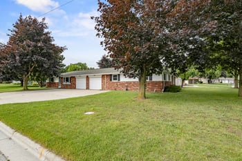 1515 Careful Dr, Green Bay, WI 54304