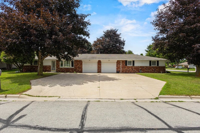 1515 Careful Dr, Green Bay, WI 54304