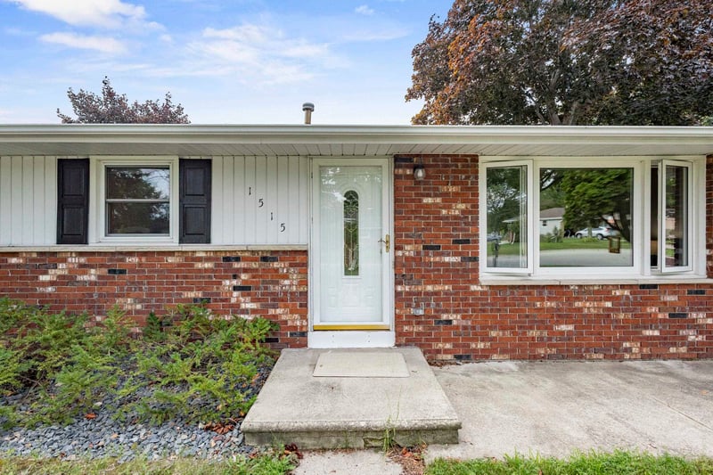 1515 Careful Dr, Green Bay, WI 54304