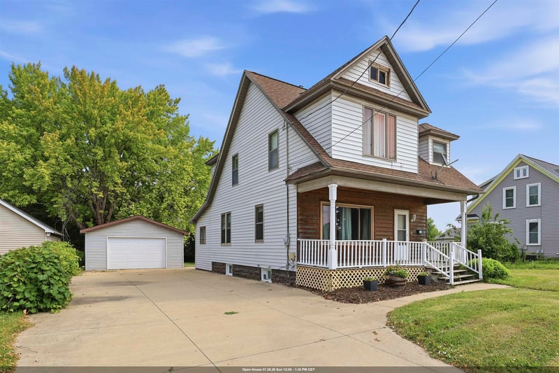 738 3rd St, Menasha, WI 54952