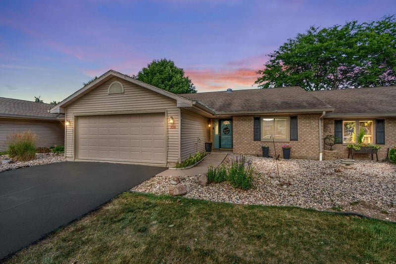 324 N Westhaven Dr, Oshkosh, WI 54904-7435